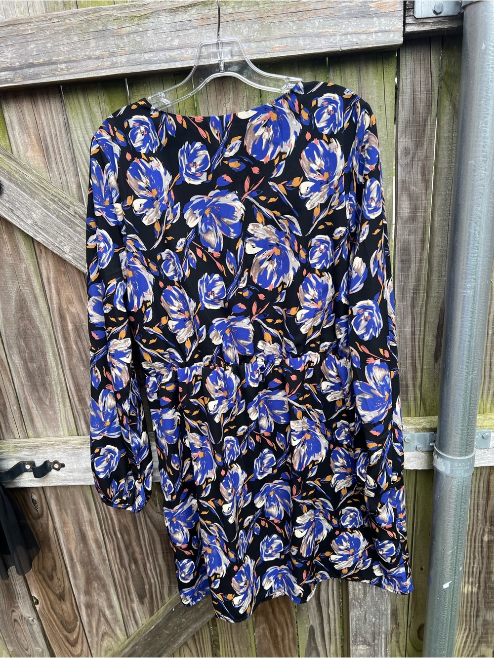 👗Skies are blue Black Floral V-Neck Dress with Blue Accents - Picture 4 of 9